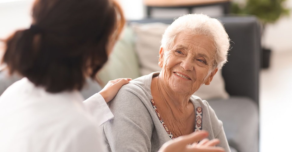 Cure a casa, passi avanti in legge di bilancio ma servono una regia nazionale, standard di qualità e una vera integrazione sociosanitaria