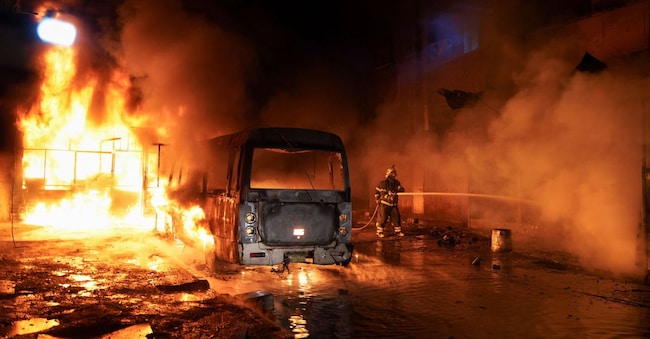 Members of the Syrian Civil Defence work to extinguish a fire after shelling amid renewed clashes between the Syrian army and the Syrian Democratic Forces in Aleppo, Syria, January 8, 2026. REUTERS/Karam al‑Masri