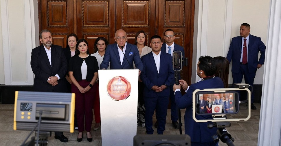 Il Venezuela libera alcuni detenuti, anche l’italiano Luigi Gasperin. Madrid: liberi 4 spagnoli. Speranza per Alberto Trentini