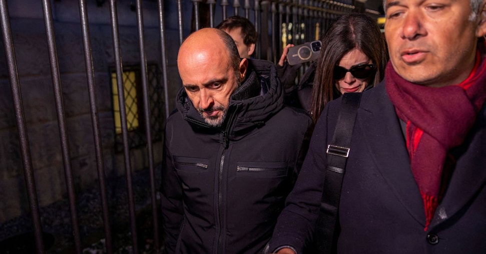 Crans Montana, il titolare del bar ammette: «Uscita d’emergenza chiusa a chiave»