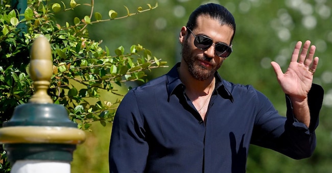 L'attore Can Yaman arriva al Lido Beach per il Festival Internazionale del Cinema di Venezia, a Venezia, Italia, il 4 settembre 2022.   ANSA/ETTORE FERRARI