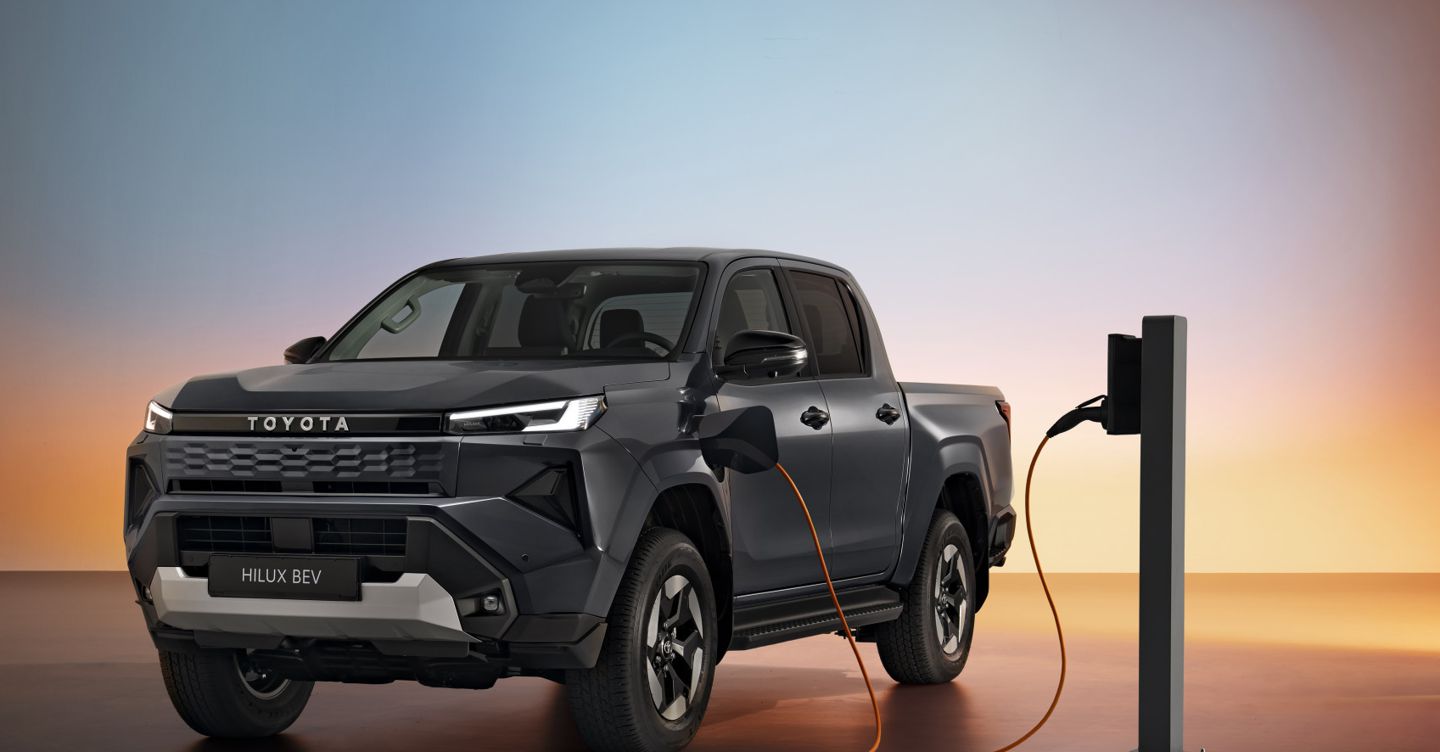 https://i2.res.24o.it/images2010/S24/Documenti/2026/01/11/Immagini/Ritagli/hilux%20elettrico%20-U37146527687xSI-1440x752@IlSole24Ore-Web.jpg