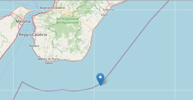 La cartina dell’Ingv con l’epicentro del terremoto al largo della costa calabra