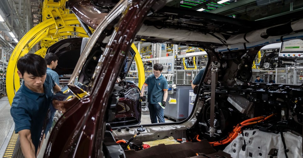 Auto, l’Ue propone alla Cina prezzi minimi sulle elettriche per cancellare i dazi