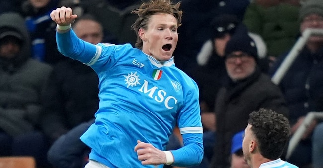 Lo scozzese Scott McTominay autore di una doppietta che ha consentito al Napoli di portare via un punto da San Siro
