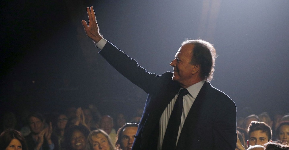 Julio Iglesias accusato di aggressioni sessuali