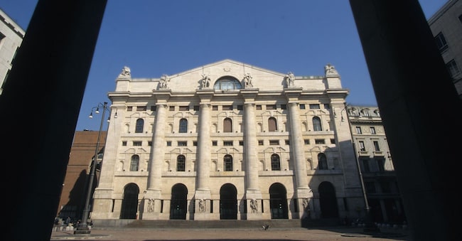 PIAZZA AFFARI MILANO 