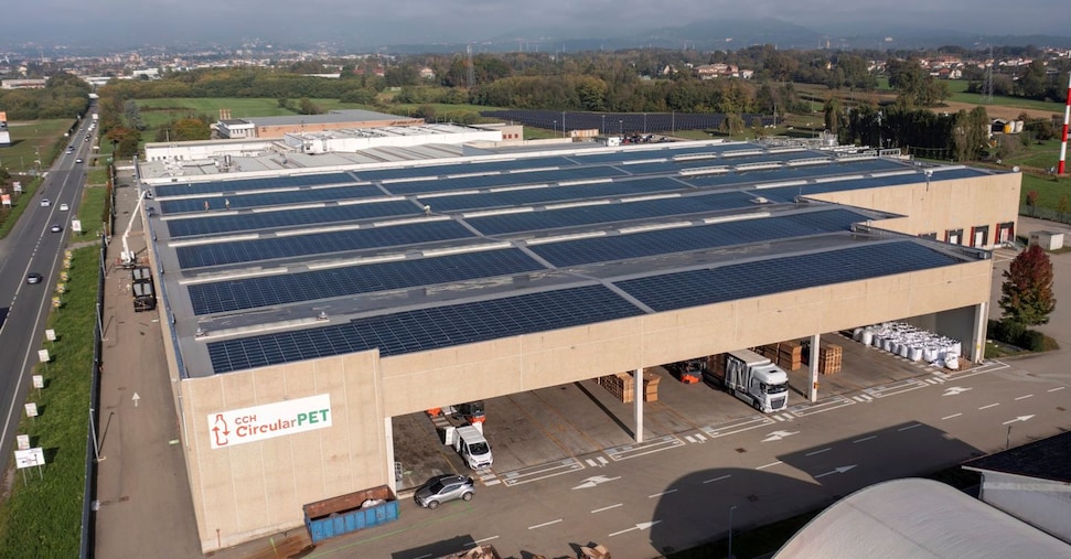 Coca Cola, 3 miliardi di bottiglie in plastica riciclata prodotte nel polo del Biellese