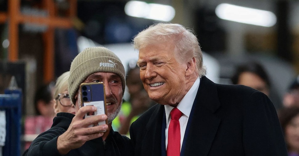 Ford sospende il dipendente che aveva contestato Trump