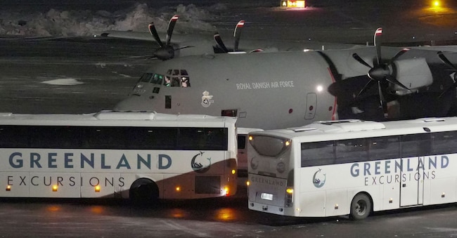 Un aereo dell'Aeronautica Militare Danese atterrato all'aeroporto di Nuuk, in Groenlandia, il 14 gennaio 2026. REUTERS/Janis Laizans