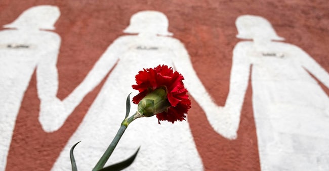 Un’immagine per sensibilizzare l’opinione pubblica sul dramma dei femminicidi
