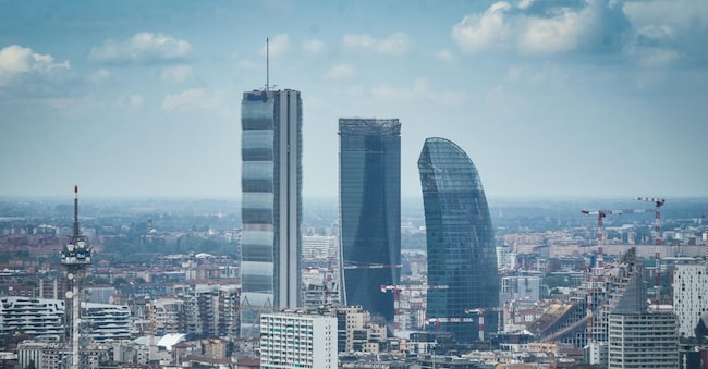 Le tre torri di Citylife nello skyline di Milano visto da Palazzo Lombardia, Milano 15 Settembre 2025 ANSA/MATTEO CORNER