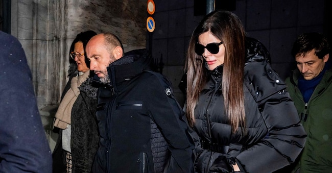 The owners of the "Le Constellation" bar in Crans-Montana, where the deadly fire happened on New Year's Day, Jacques und Jessica Moretti from France, center, arrive with their lawyers Patrick Michod, Yael Hayat and Nicola Meier, to be auditioned by the Valais public prosecutor's office in Sion, Switzerland, Friday, January 9, 2026. (Jean-Christophe Bott/Keystone via AP)