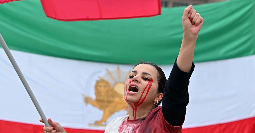 In Iran stop a 800 esecuzioni, Trump congela attacco. Mattarella: «Efferate esecuzioni di manifestanti»