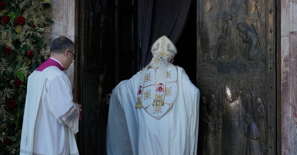 Dopo Santa Maria Maggiore e San Giovanni, murata anche la Porta santa di San Paolo: ecco come si svolge il rito