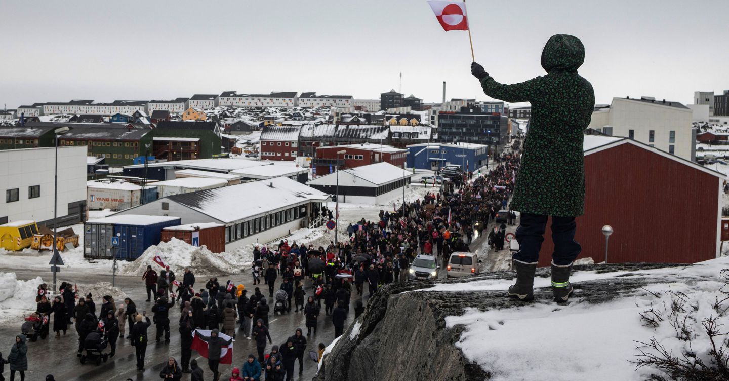 Groenlandia, l’Ue reagisce a Trump e valuta dazi per 93 mld. Macron: bazooka anti coercizione