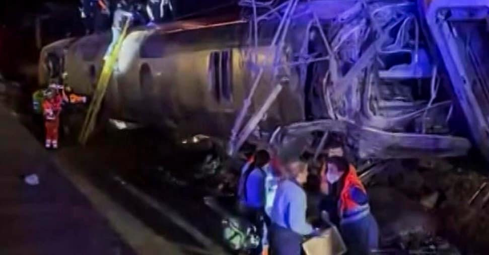 Spagna, incidente ferroviario, almeno dieci vittime e un centinaio di feriti