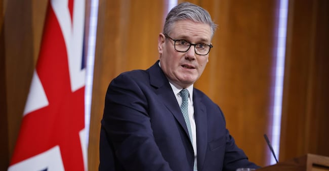 Il primo ministro britannico Keir Starmer parla nella sala stampa di Downing Street sul tema delle relazioni tra Regno Unito e Stati Uniti alla luce della questione della Groenlandia