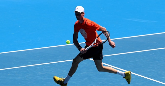 Tennis - Australian Open - Melbourne Park, Melbourne, Australia -L'italiano Jannik Sinner durante gli allenamenti REUTERS/Tingshu Wang