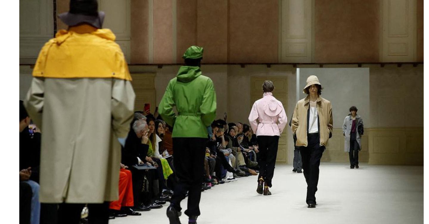 La formula di Prada: continuità e coerenza come antidoto a tempi difficili