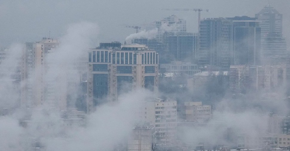 Ucraina, Kiev di nuovo sotto attacco: droni e missili sulla capitale senz’acqua