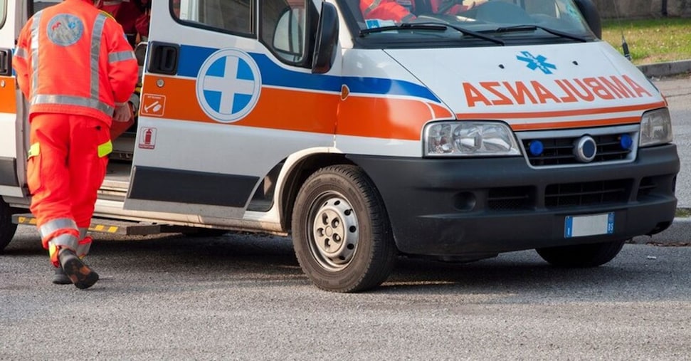 operaio muore schiacciato da una gru a livorno