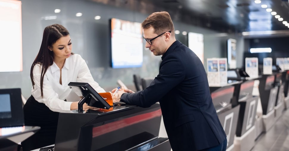 Diritti dei passeggeri aerei, proposta bipartisan per rafforzare le tutele