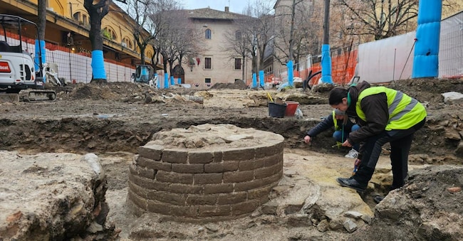 I resti della Basilica romana di Vitruvio rinvenuti nel centro della città di Fano, in provincia di Pesaro e Urbino, durante scavi per la riqualificare piazza Andrea Costa. Fano, 20 gennaio 2026, ANSA/Ufficio stampa Comune di Fano