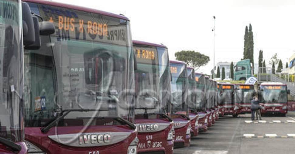 roma spari e sassaiola contro bus atac patan232 gesto criminale