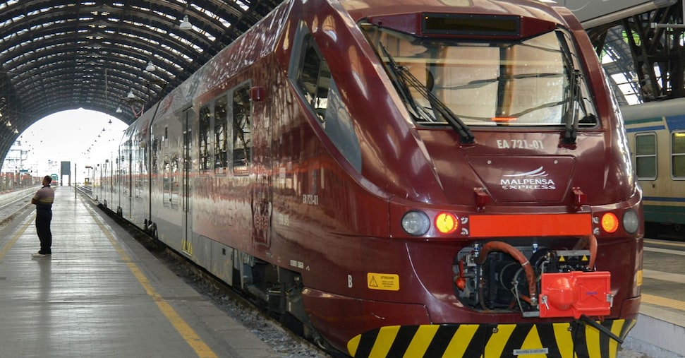 Apre la nuova ferrovia per Malpensa: più facile raggiungere l’aeroporto in treno Apre la nuova ferrovia per Malpensa: più facile raggiungere l’aeroporto in treno
