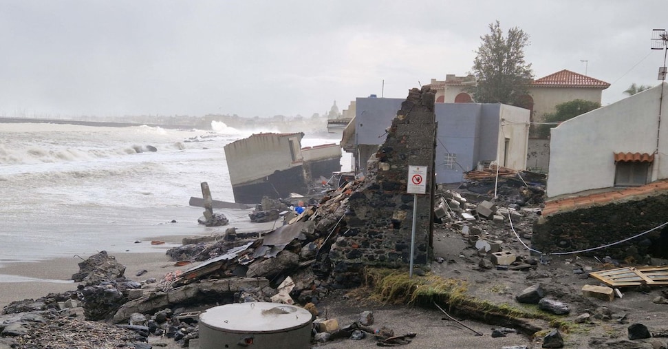 Maltempo: allerta arancione in Sardegna, gialla al Sud. Sicilia verso stato di crisi Maltempo: allerta arancione in Sardegna, gialla al Sud. Sicilia verso stato di crisi