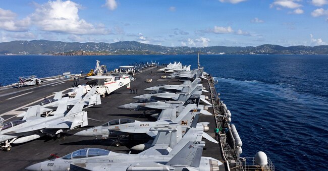 La portaerei più grande del mondo, la portaerei a propulsione nucleare della Marina degli Stati Uniti classe Ford USS Gerald R. Ford (CVN 78).  (Marinaio Abigail Reyes/Marina degli Stati Uniti/Handout via REUTERS)