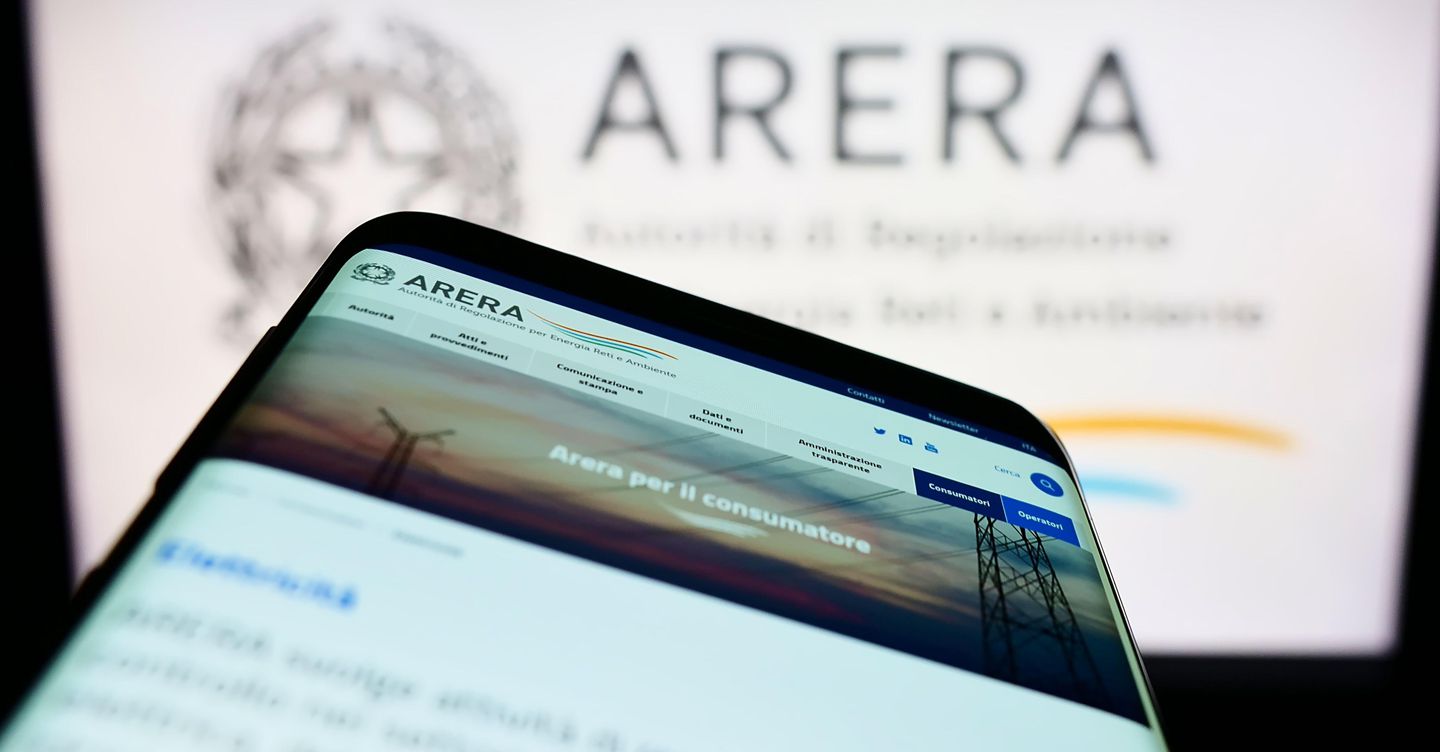 Bollette: Arera alza la soglia Isee per l’accesso ai bonus sociali elettrico, idrico e rifiuti