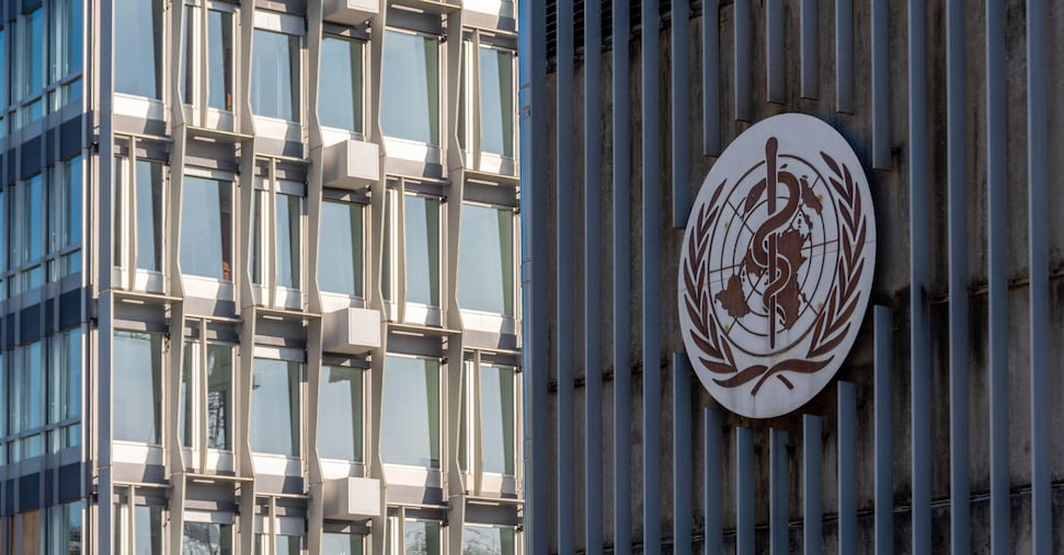 Donald Trump, c’è l’addio ufficiale all’Oms: gli Usa preferiscono le partnership anche nella lotta a virus e batteri