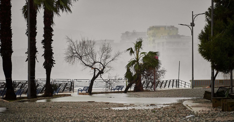 maltempo al sud il ciclone harry fa danni per due miliardi
