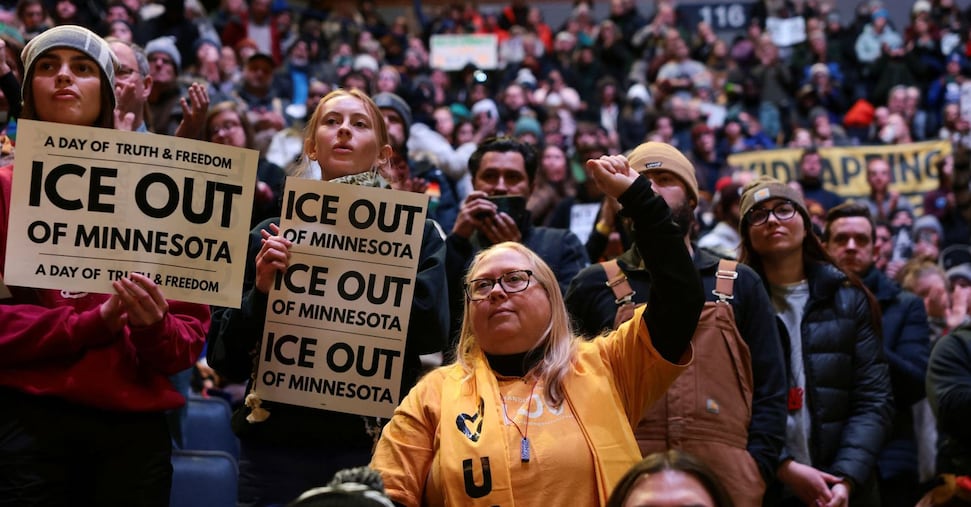 Minneapolis in sciopero: «L’Ice deve andare via». Arrestati 100 religiosi