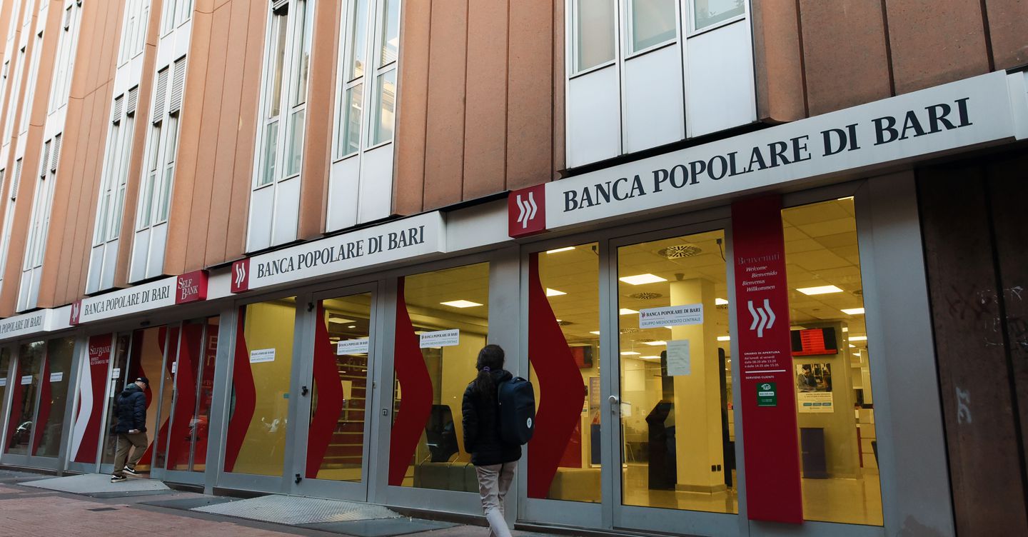 Popolare di Bari: ex dirigenti condannati a versare 122 milioni per il crac del 2015