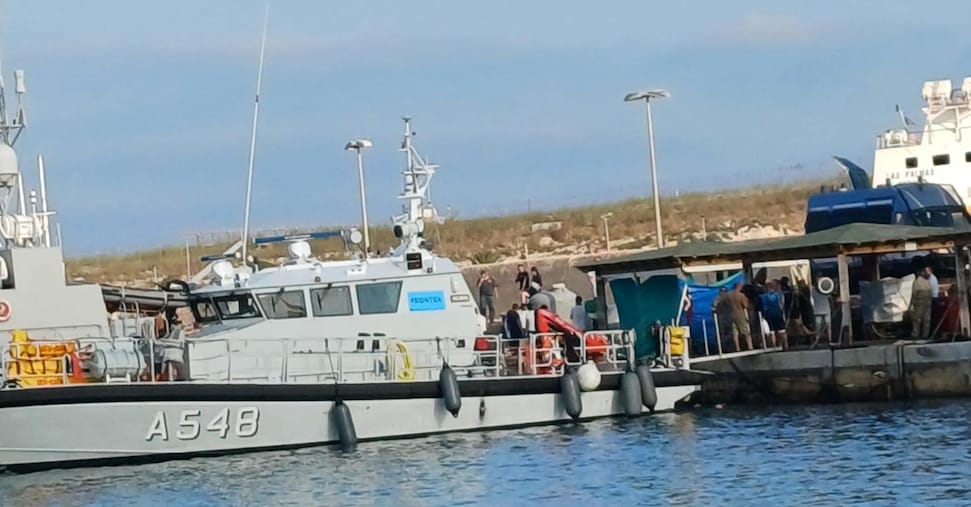 Migranti, naufragio nel Mediterraneo: un solo superstite Migranti, naufragio nel Mediterraneo: un solo superstite