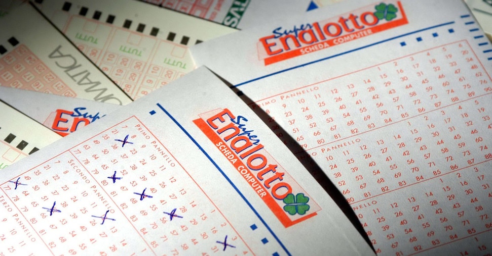 lotto enalotto e superenalotto da domani si cambia arriva nuova tranche di rincari per le sigarette