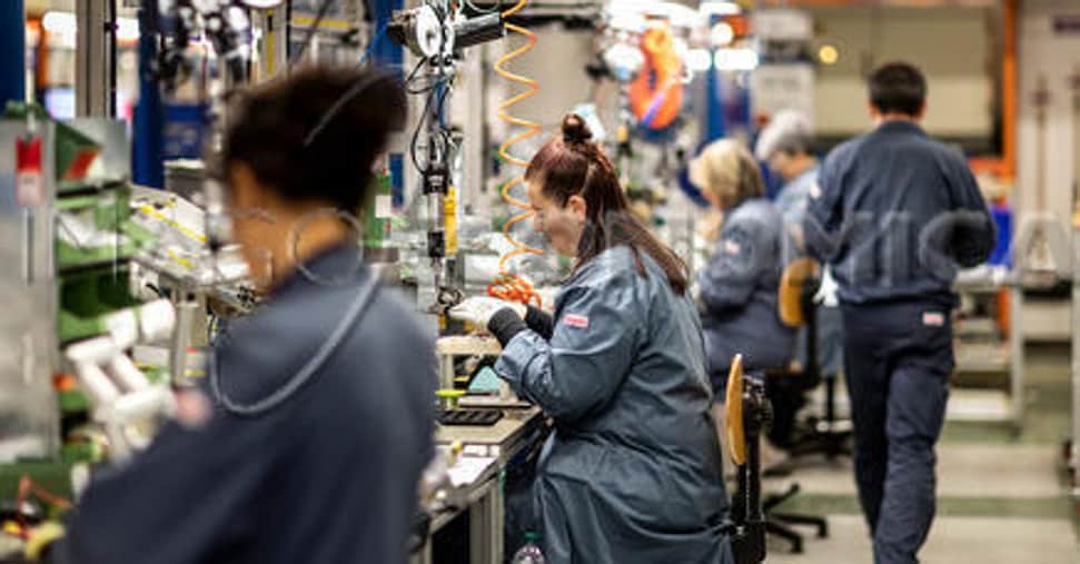 Confindustria: economia quasi ferma, le tensioni gonfiano l’oro