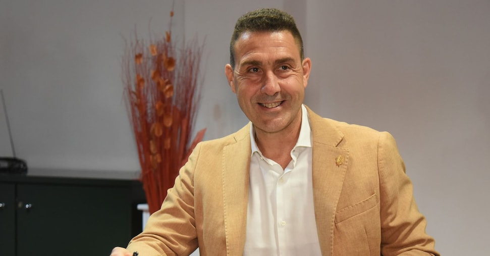 Vannacci deposita marchio “Futuro nazionale”. «È solo un simbolo» Vannacci deposita marchio “Futuro nazionale”. «È solo un simbolo»