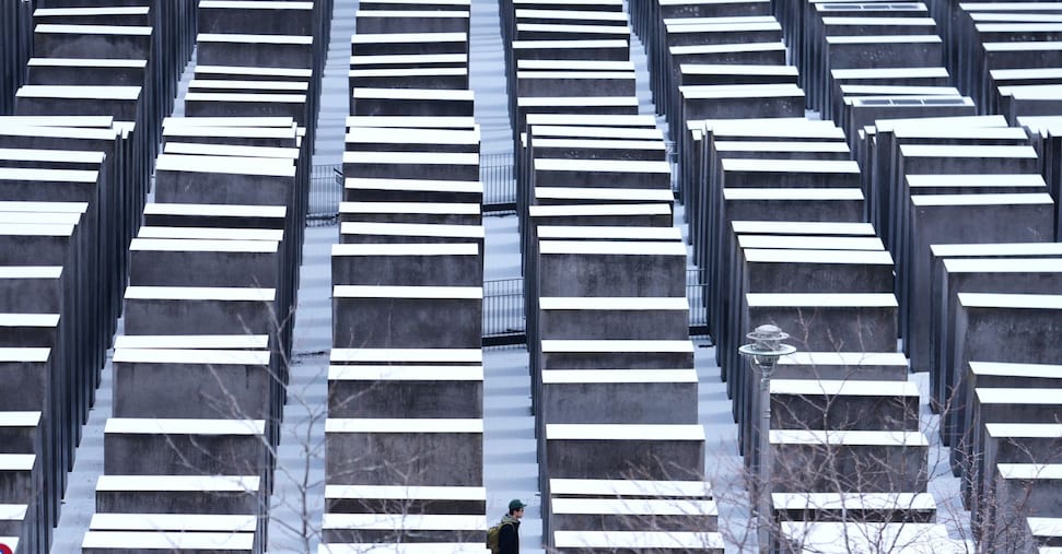 Giorno della memoria, Meloni: condanniamo la complicità del regime fascista nelle persecuzioni