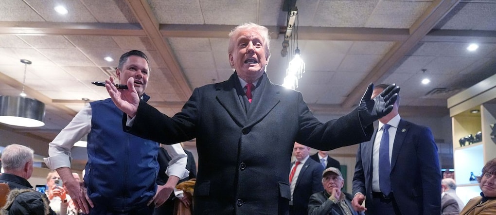 Il presidente Donald Trump visita un ristorante a Urbandale, Iowa, martedì 27 gennaio 2026. (AP Photo/Mark Schiefelbein) Associated Press/ LaPresse Solo Italia e Spagna