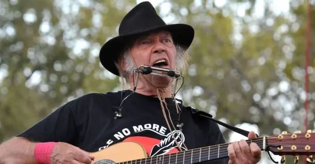 Neil Young ha annunciato la fruizione gratuita del suo catalogo agli abitanti della Groenlandia