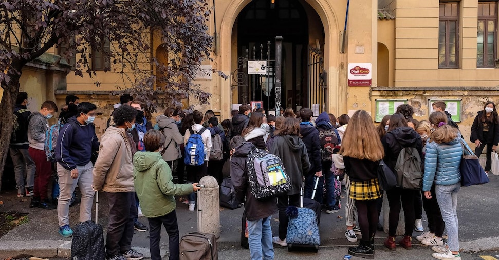scuola piantedosi direttiva a presidi per metal detector anche a sorpresa da Ilsole24ore.com scuola piantedosi direttiva a presidi per metal detector anche a sorpresa