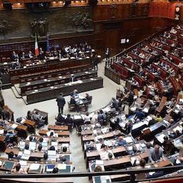 Panoramica dell'aula di Montecitorio,durante il seguito della discussione del disegno di legge per l'adempimento degli obblighi derivanti dall'appartenenza dell'Italia all'Unione Europea- Legge europea 2014 (C. 2977-A), Roma, 9 giugno 2015. ANSA/MAURIZIO BRAMBATTI