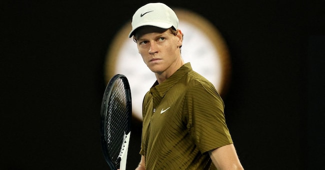 Tennis - Australian Open - Melbourne Park, Melbourne, Australia - 28 gennaio 2026 Jannik Sinner reagisce durante il suo incontro dei quarti di finale contro l'americano Ben Shelton. REUTERS/Edgar Su     TPX IMMAGINI DEL GIORNO
