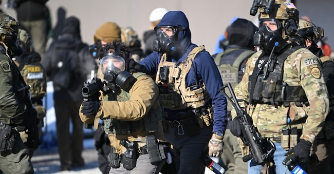 Gli agenti dell’Ice in azione a Minneapolis nella campagna contro i migranti di Donald Trump