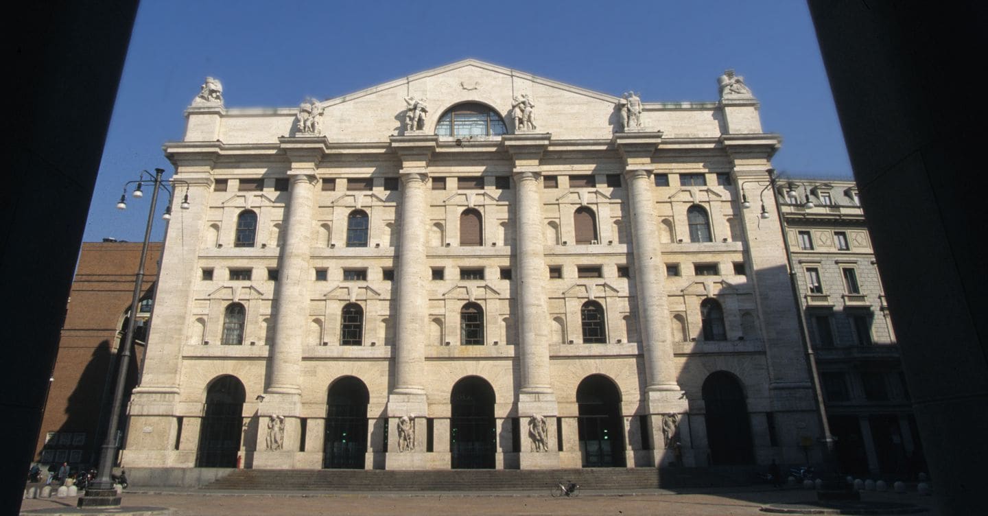 Piazza Affari, utili col freno a mano tirato: la ripresa solo nel 2026