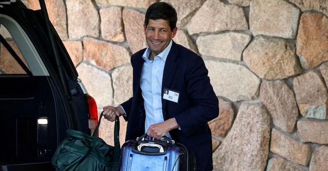 Foto d’archivio - Kevin Warsh, ex membro del Consiglio dei governatori della Federal Reserve, a Sun Valley, Idaho, Stati Uniti, l'8 luglio 2025. REUTERS/Brendan McDermid